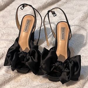 STEVE MADDEN SATIN BOW HEELS